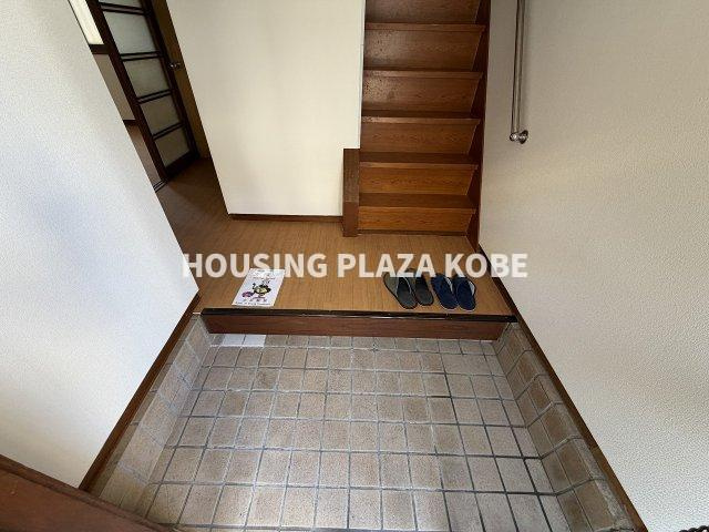 村雨町５丁目貸家の玄関