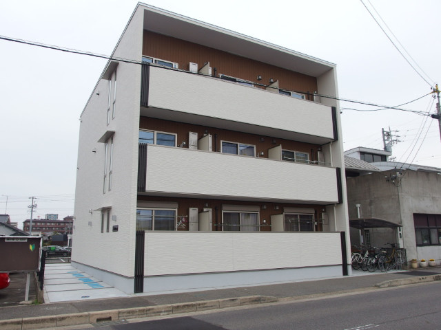 リシェス岡崎駅前の外観