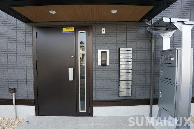 熊本市東区長嶺東４丁目のアパートのエントランス