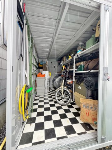 月寒東4条18丁目　一戸建てのその他|自転車もらくらく収納できる大容量の物置完備♪