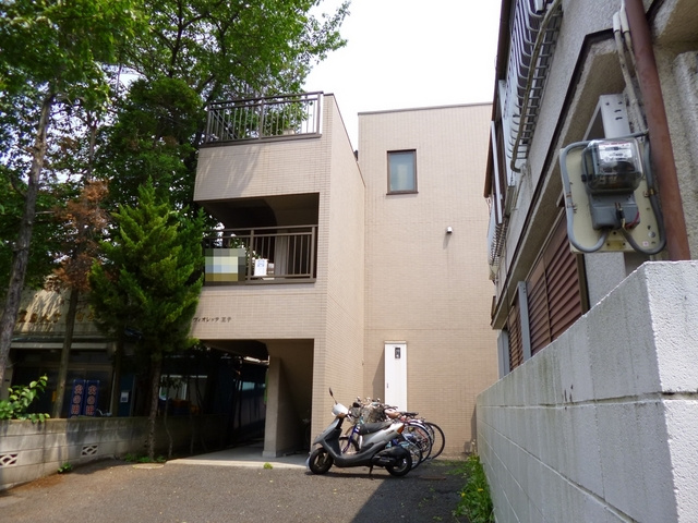 ヴィオレッテ王子の外観|少し入ったところにあります！