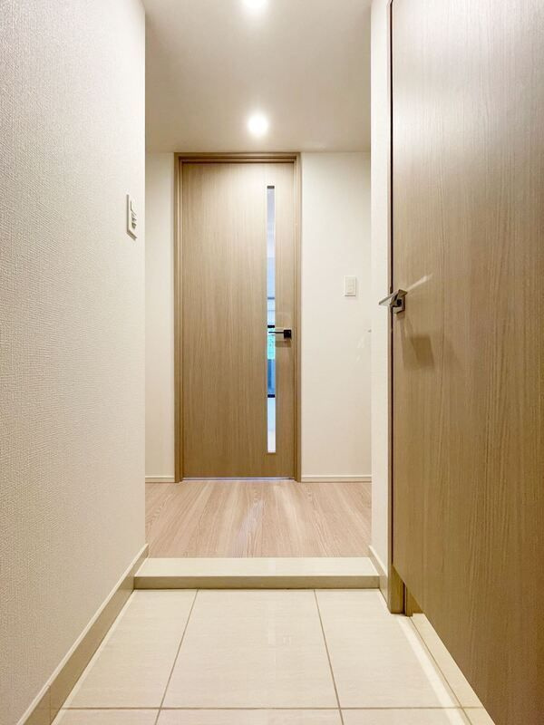 S-RESIDENCE新宿早稲田avelisの玄関