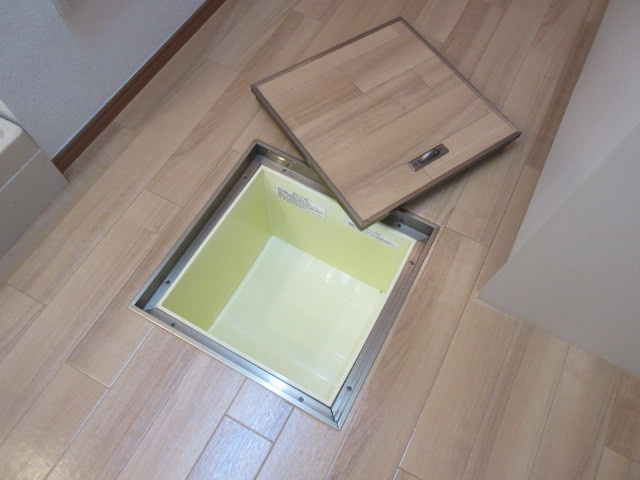 メゾン片倉の収納|うれしい床下収納付