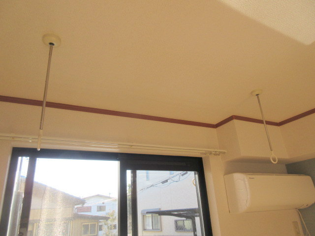 メゾン片倉の設備|雨の日のお出掛けも安心室内物干フック