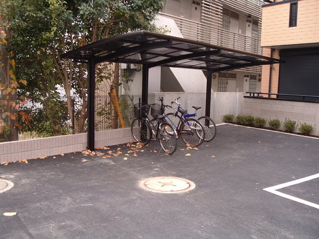 メゾン片倉のその他共用部分|屋根付駐輪場