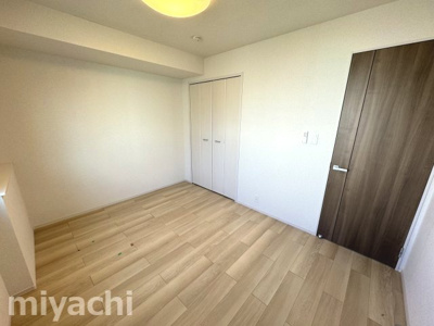 【洋室】 | グランレジデンス国府　Ａ－Ⅲ