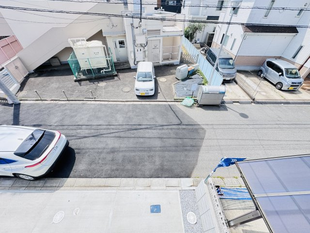 松戸市新松戸77７丁目新築戸建【新松戸西小学校:7分】の展望|バルコニーより道路側眺望・南道路で日当たり良好♪