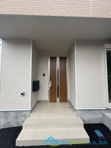 秦野市平沢第19　新築戸建　全１棟１号棟　の玄関