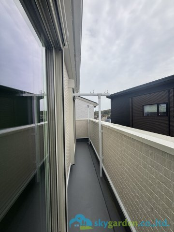 秦野市平沢第19　新築戸建　全１棟１号棟　のバルコニー