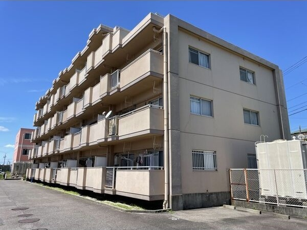 ラフォーレYAMADAの外観