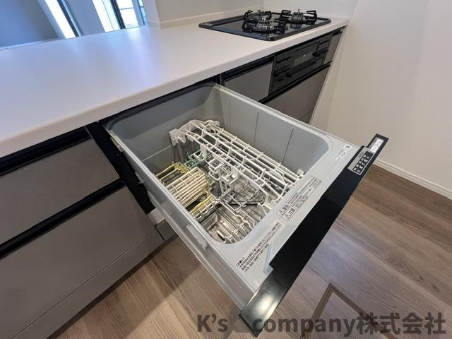 茅ヶ崎市南湖3丁目　新築戸建　1号棟のキッチン|時間短縮に便利な食洗器完備♪