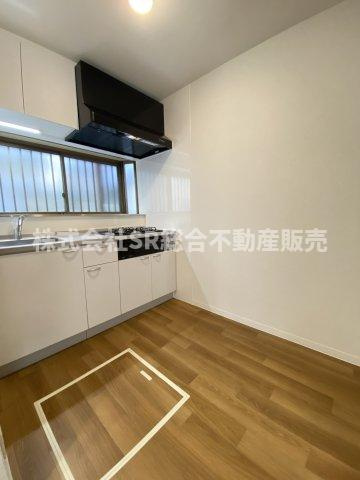 若江東町1丁目中古戸建のキッチン|キッチンには床下収納もございます！