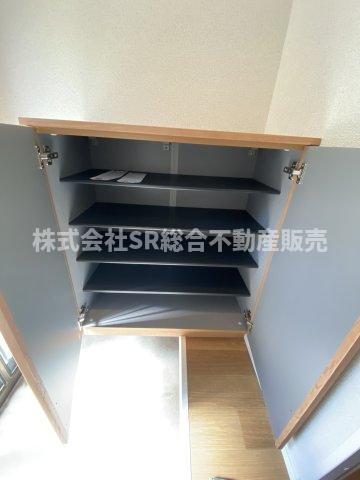 若江東町1丁目中古戸建の収納|シューズボックスがあります！