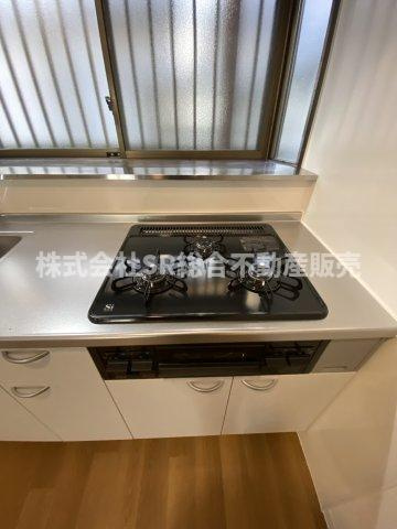 若江東町1丁目中古戸建のキッチン|3口コンロ、グリル付きです♪