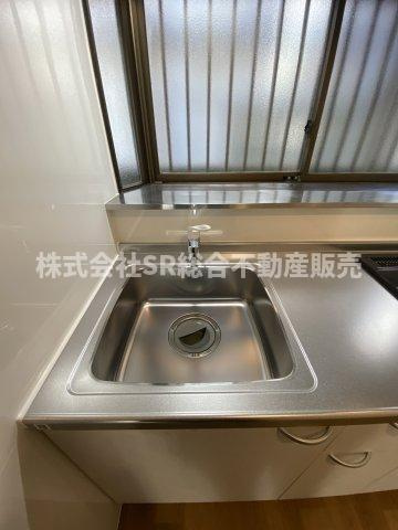 若江東町1丁目中古戸建のキッチン|シンクはコンパクトです。