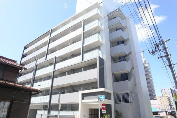メイプル岩塚本通の外観