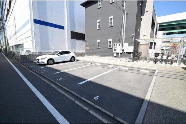 メゾンちかまの駐車場