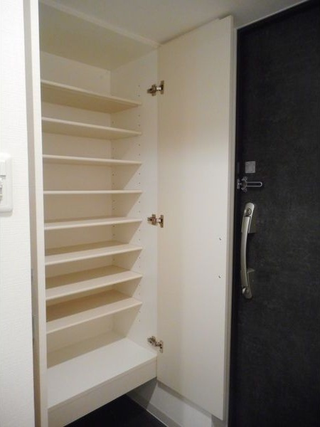 S-RESIDENCE葵の玄関