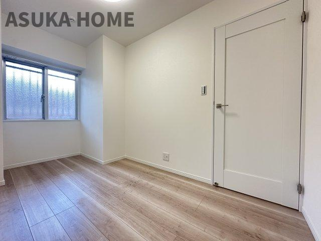綱島ダイヤモンドマンションのキッチン|家族と会話をしながら家事ができるテレビを見ながらかたずけもできる居間はらくちん。