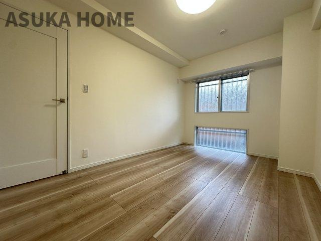 綱島ダイヤモンドマンションの洋室|コンパクトな4.3帖のお部屋は在宅ワークやご主人様の書斎などにしてもよいかもです