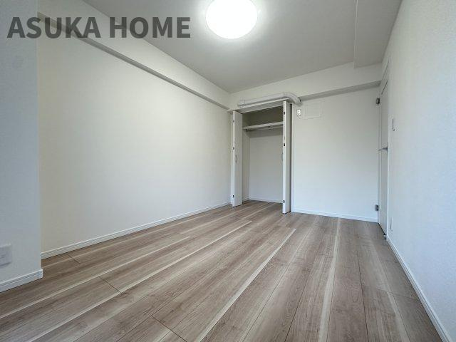 綱島ダイヤモンドマンションの洋室|隣はリビングダイニングなので仕切りを開ければ16帖超えの広さになります。