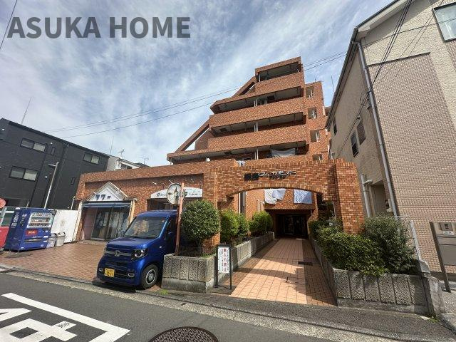 綱島ダイヤモンドマンションの外観|7階建て1階のお部屋。テラスと専用庭がある３LDKマンションです。