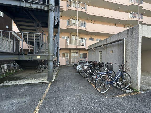 綱島ダイヤモンドマンションの収納|全居室に収納あり、広いクローゼットはお子様の成長に合わせた収納ができそうですね
