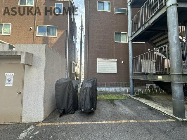 綱島ダイヤモンドマンションの収納|枕棚があるクローゼットはお洋服の収納にも対応しやすくをきれいな状態で収納できます