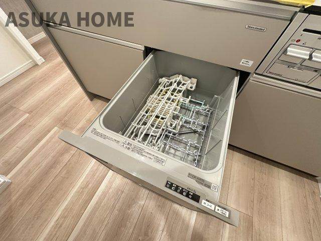 綱島ダイヤモンドマンションの居間・リビング|リビングとダイニングに分けられているLDK、生活動線に配慮された間取りです。