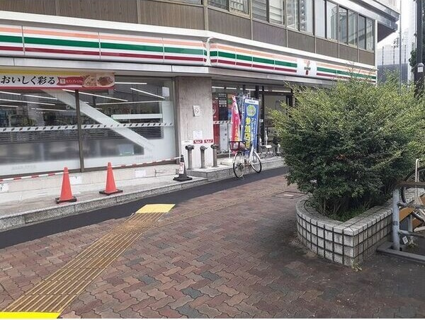 ラ・フュンフの周辺