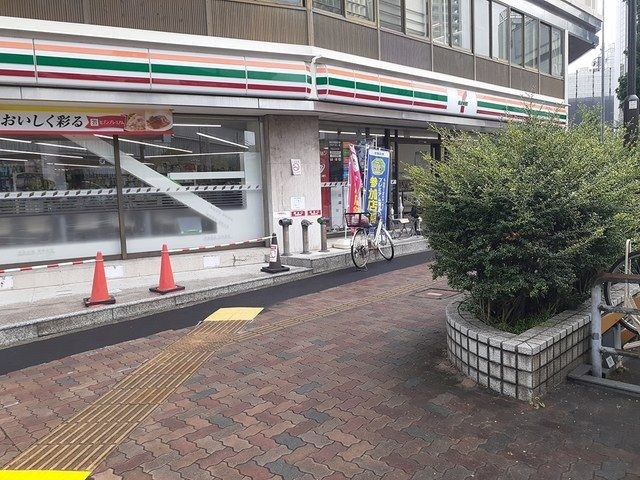 ラ・フュンフの周辺