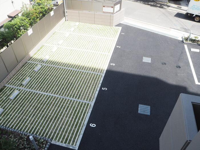 ロイヤルスクエア徳川の駐車場