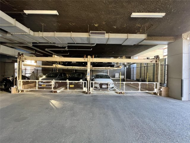 リーベスト竹下駅前803号の駐車場