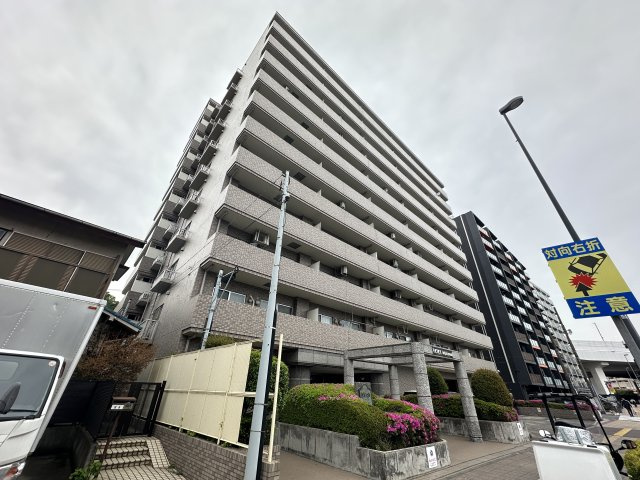 レクセル新子安の外観|100戸の大規模マンションです。