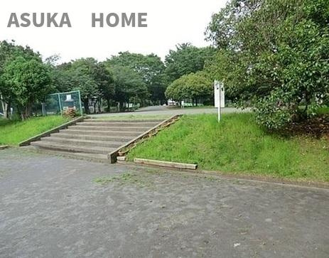 レクセル新子安のその他|子安台公園です。滑り台と砂場がある遊具広場と、全面砂地の自由に遊べる広場があります。