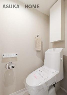 レクセル新子安のトイレ|ウォシュレット付きの多機能です。清潔感のあるトイレですね。