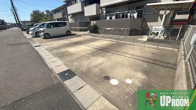 アムール丹陽の駐車場