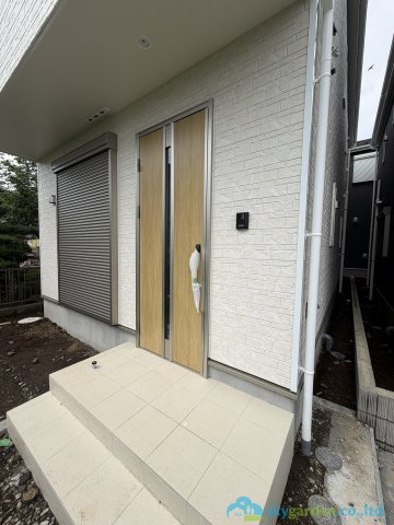 秦野市羽根第1　新築戸建　全３棟　３号棟の玄関