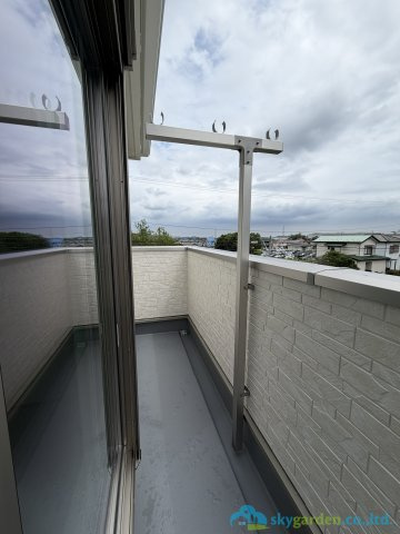 秦野市羽根第1　新築戸建　全３棟　３号棟のバルコニー