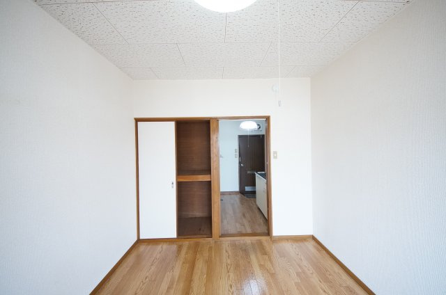 コーポYOUの居間・リビング|※写真は別の部屋のものです。
