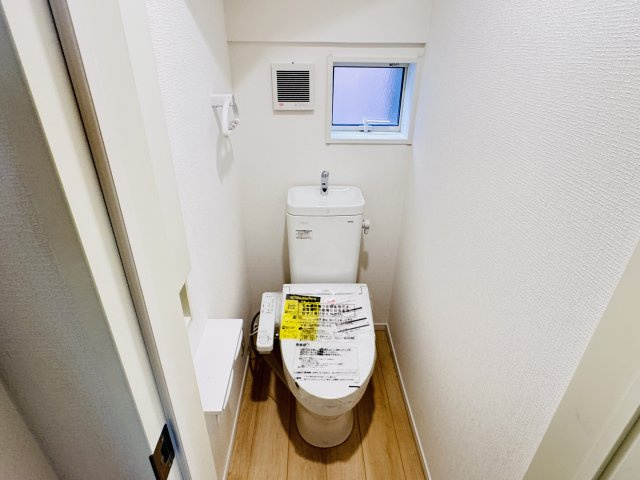 松戸市五香南１丁目新築戸建（五香南第１）のトイレ|温水洗浄暖房便座つきトイレ