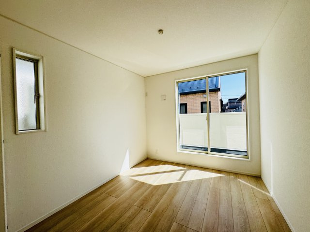 松戸市五香南１丁目新築戸建（五香南第１）の子供部屋|6帖洋室・南側バルコニー前の明るいお部屋です♪