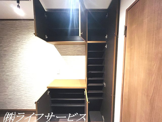 【玄関】 | 野中南２丁目中古戸建 | 玄関/シューズボックス有(2025年3月撮影)
