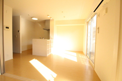 【居間・リビング】 | ロイヤルコート曰佐