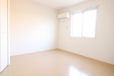 【洋室】 | ロイヤルコート曰佐