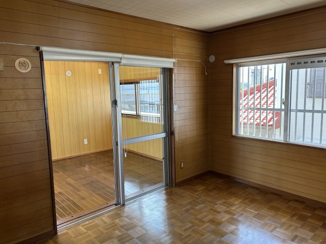 浦添市西原戸建の洋室