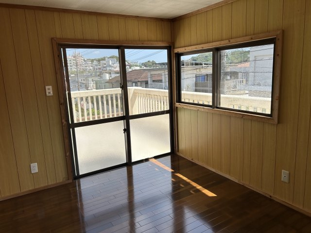 浦添市西原戸建の洋室