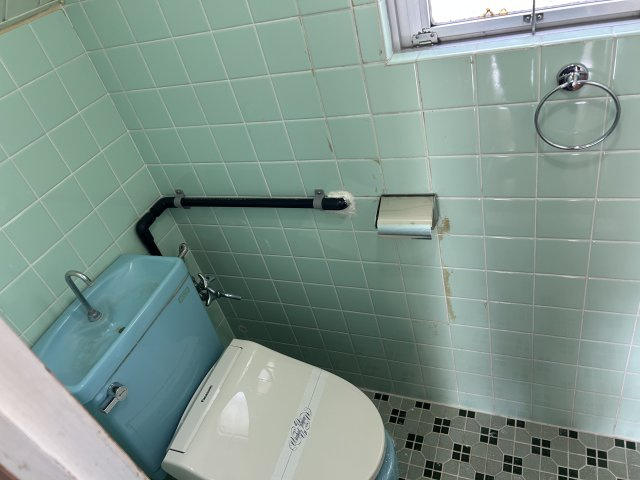 浦添市西原戸建のトイレ