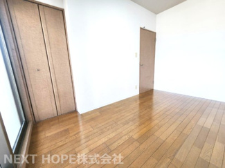 【洋室】 | パルメーラ立花南　南東角部屋 | バルコニーに面した洋室5帖です♪各居室には収納スペースが設けられております！！