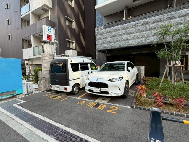 プレサンス堺筋本町ディスティニーの駐車場